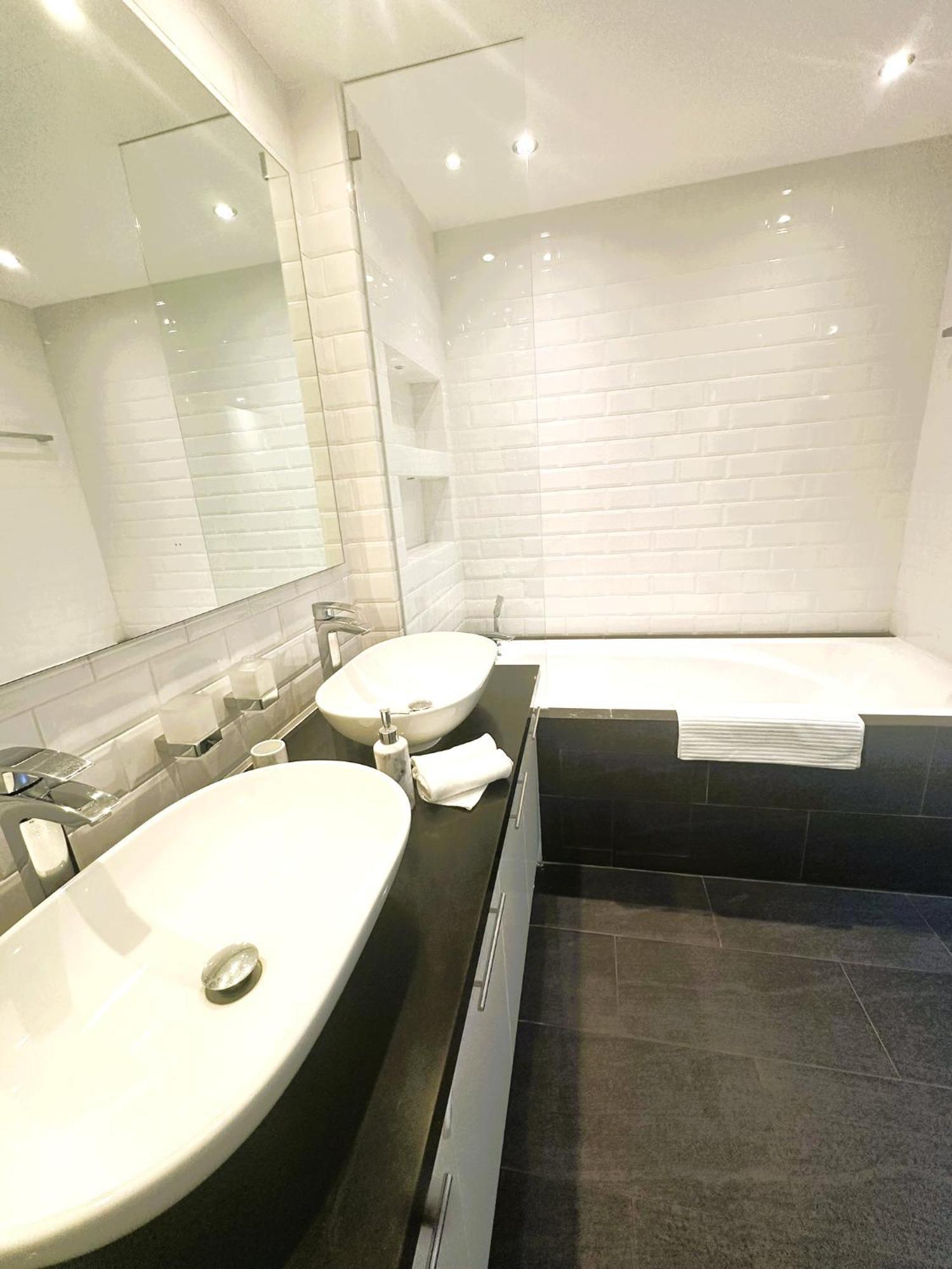Apartment 5-bed, Beachfront Very Spacious Entire In Jbr