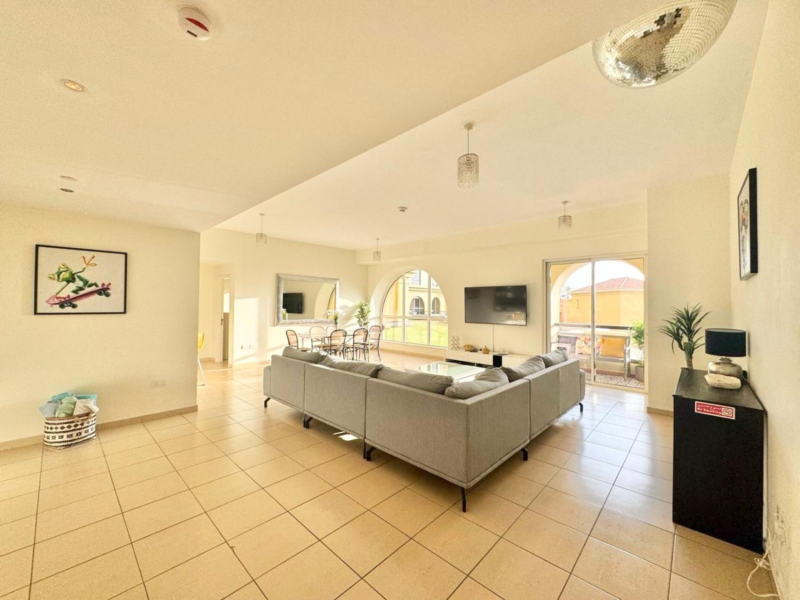 5-bed, Beachfront Very Spacious Entire In Jbr Apartment Dubai