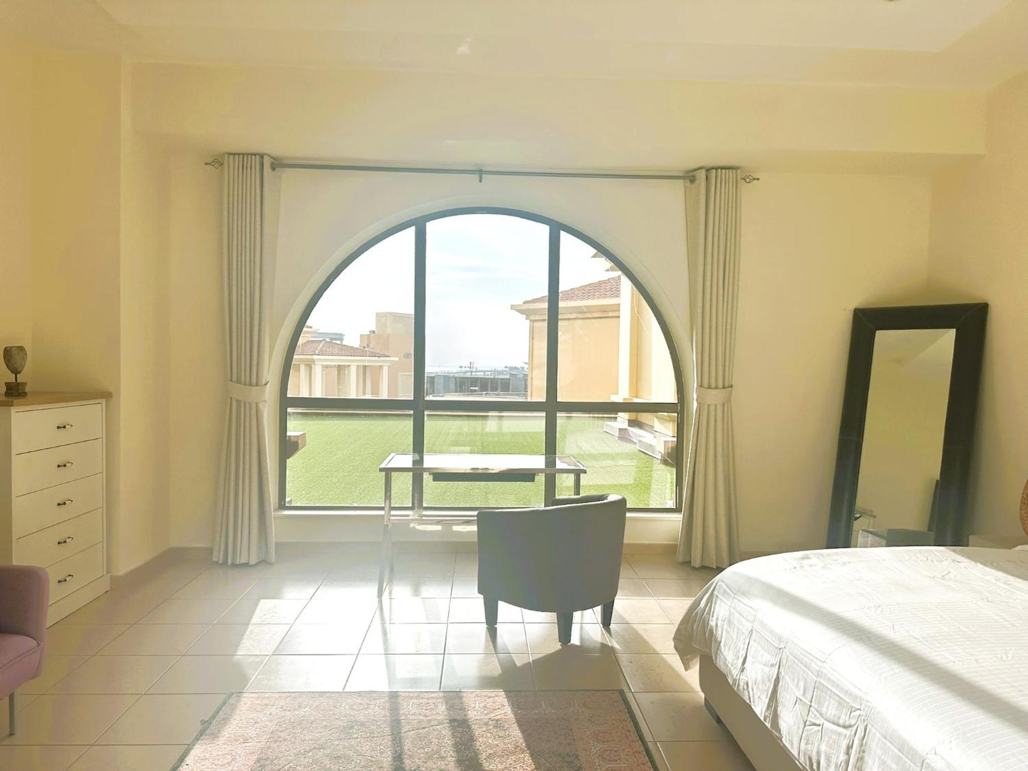 5-bed, Beachfront Very Spacious Entire In Jbr Apartment *