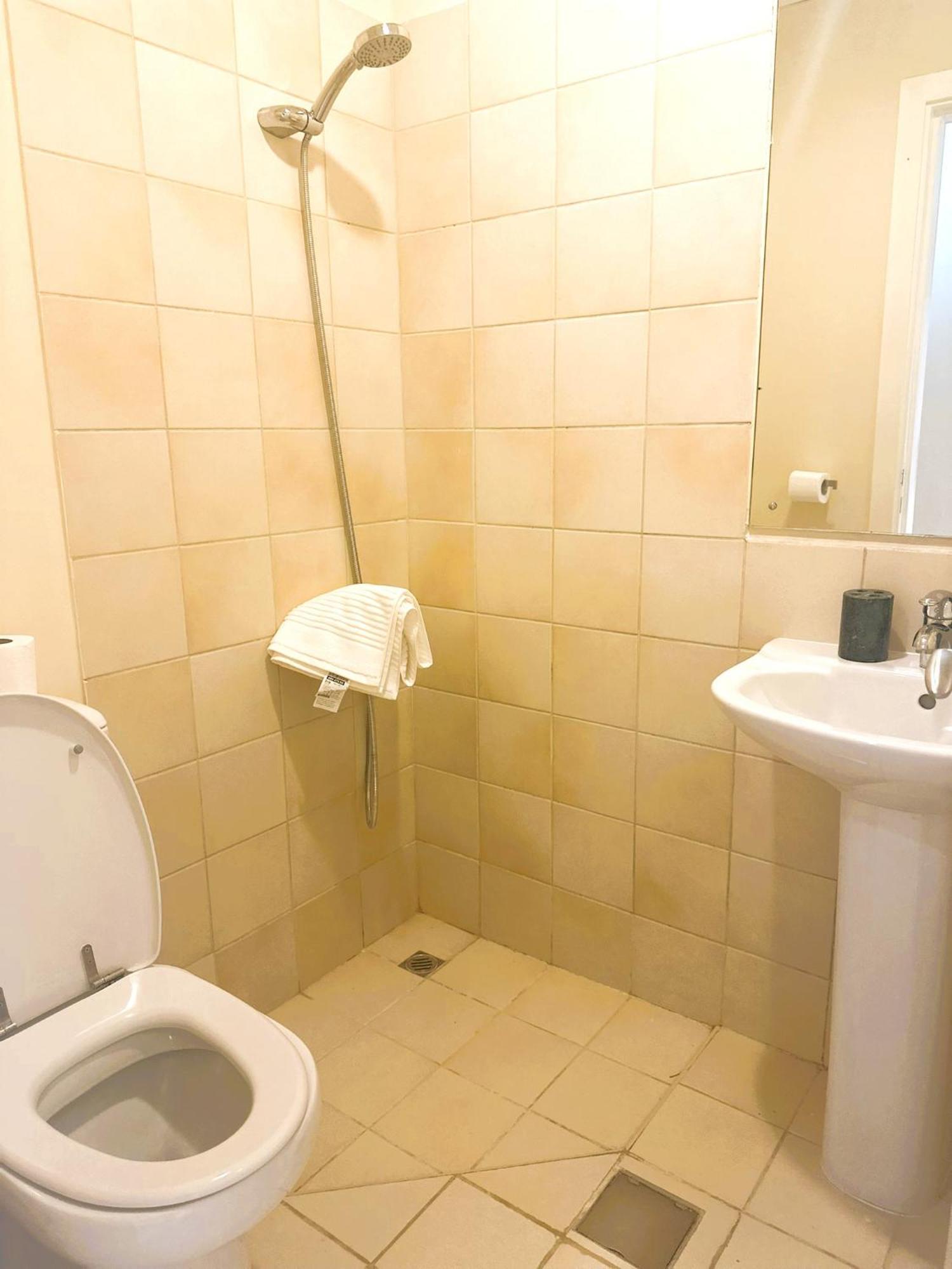 Apartment 5-bed, Beachfront Very Spacious Entire In Jbr Dubai