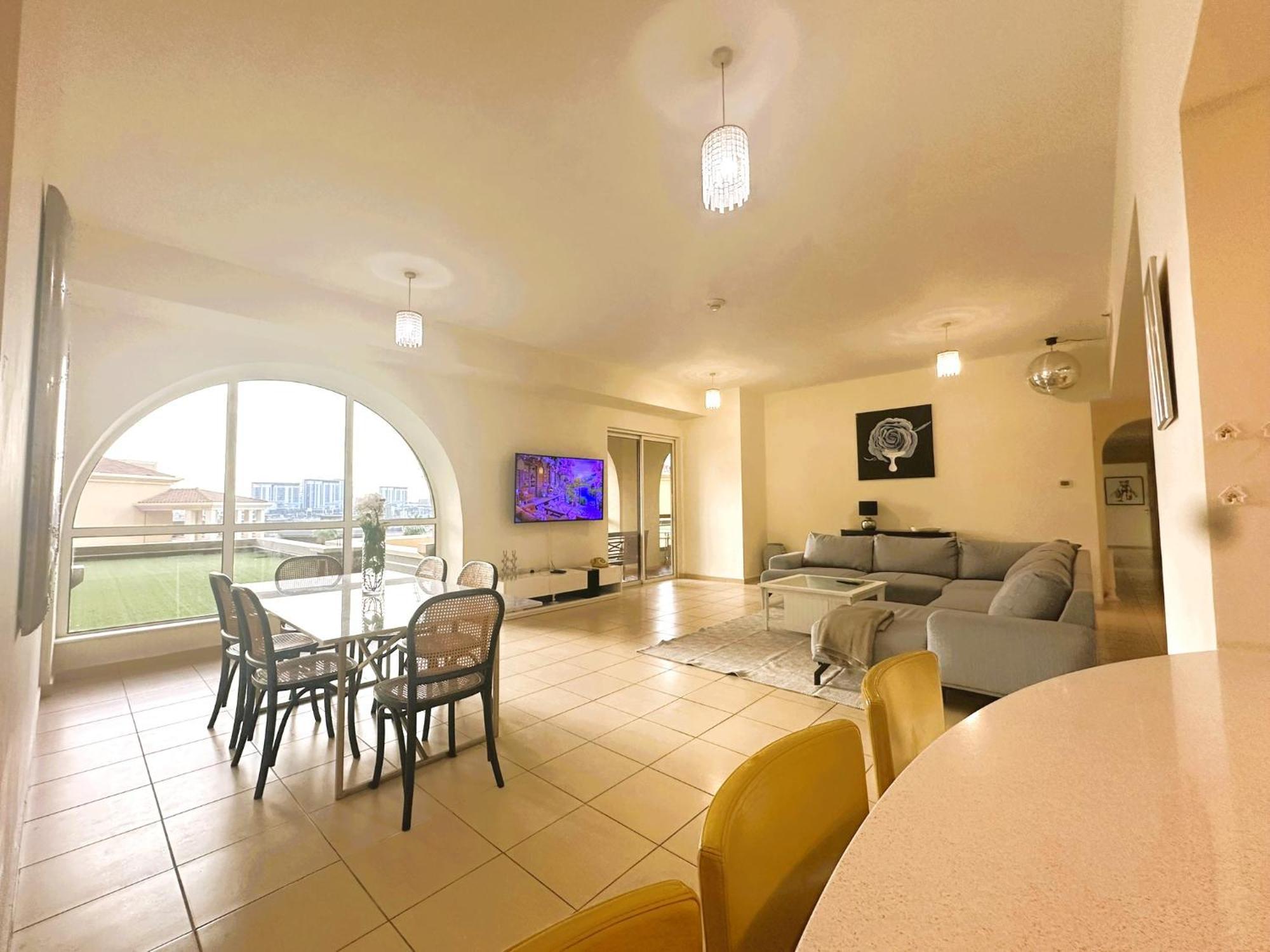 Apartment 5-bed, Beachfront Very Spacious Entire In Jbr Dubai