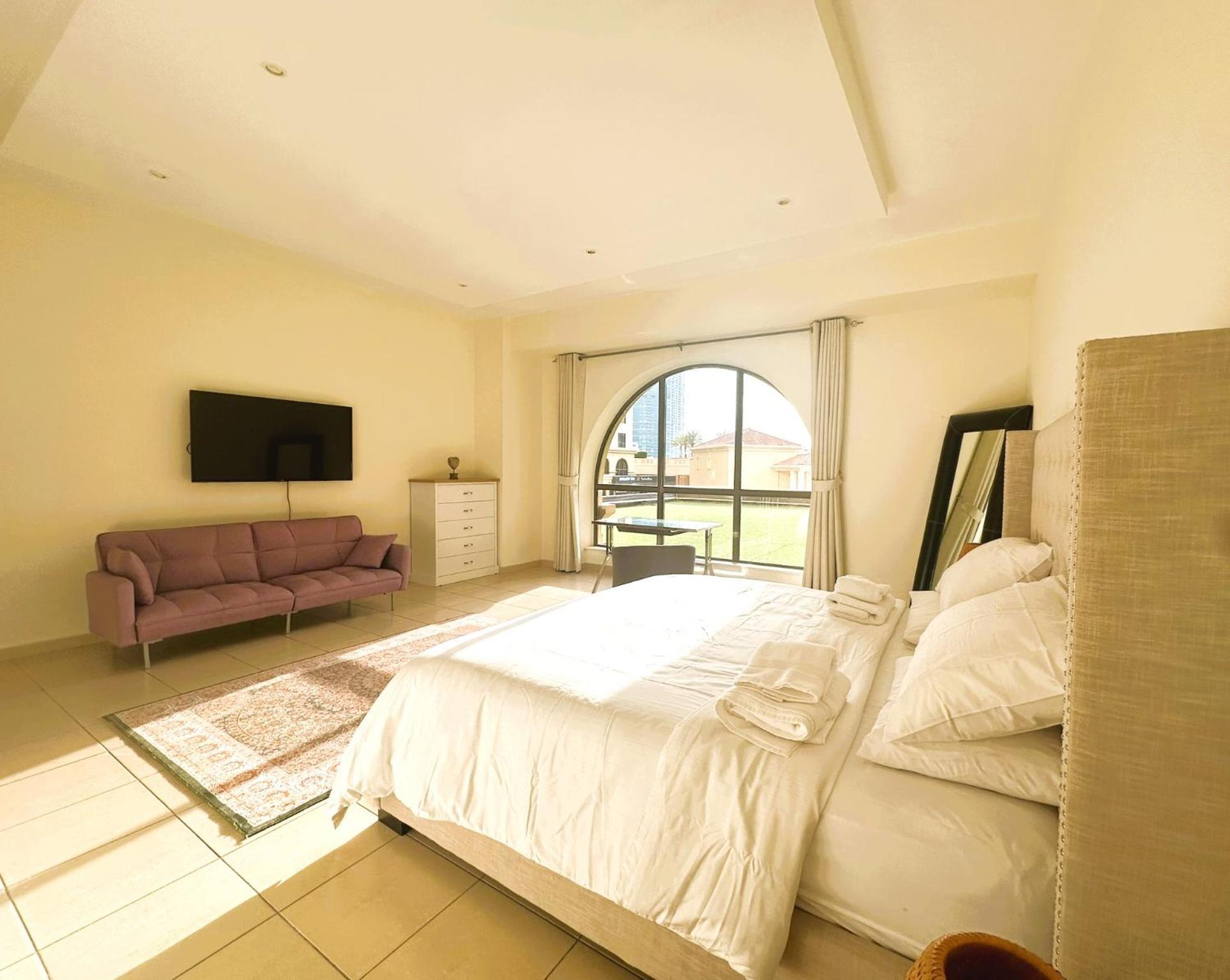 5-bed, Beachfront Very Spacious Entire In Jbr Apartment *