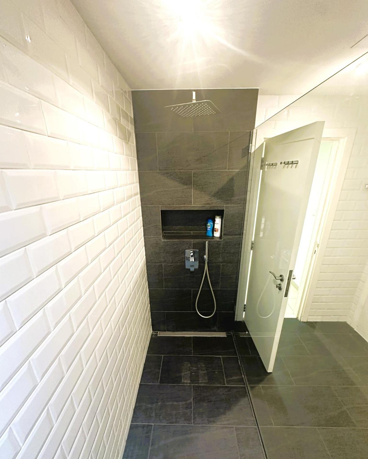Apartment 5-bed, Beachfront Very Spacious Entire In Jbr *
